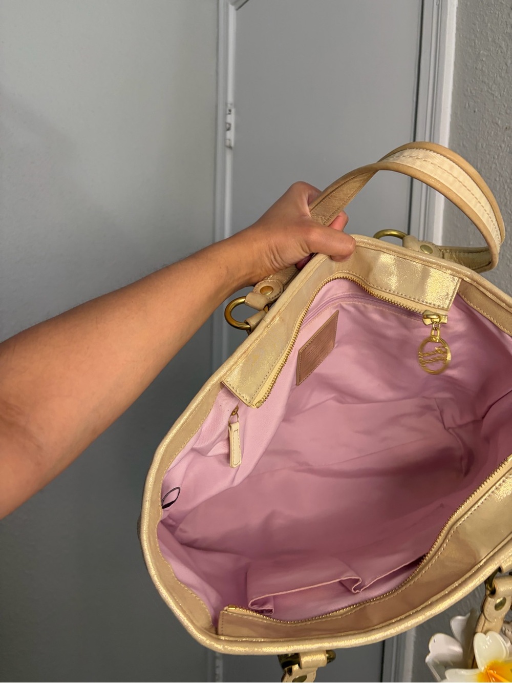Coach Vintage Beige Signature Canvas Tote with Gold Trim - Picture 8 of 8